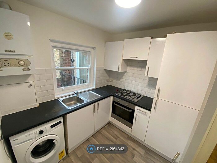 2 Bedroom Flat To Rent In West Green Road, London, N15