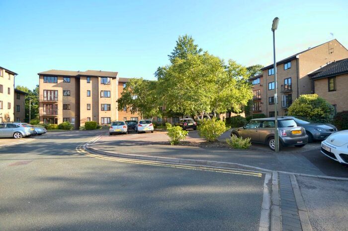 1 Bedroom Flat To Rent In Montgomery Road, Woking, GU22