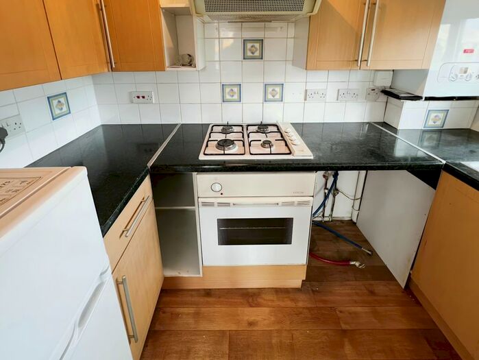 2 Bedroom Flat To Rent In Kenton Road, Harrow-On-The-Hill, Harrow, HA3