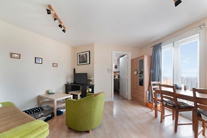 1 Bedroom Flat To Rent In Kempton Court, Durward Street, E1