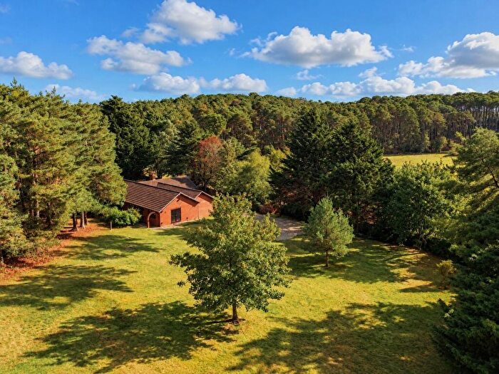 4 Bedroom Detached House For Sale In Hurn Road, Ringwood, BH24
