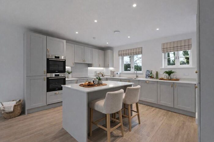 4 Bedroom Detached House For Sale In Hoe Lane, North Baddesley, Southampton, SO52