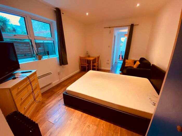Studio To Rent In St. Anns Road, Turnpike Lane, N15