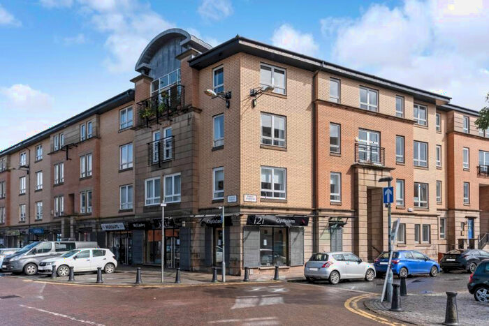 3 Bedroom Flat To Rent In Errol Gardens, New Gorbals, G5