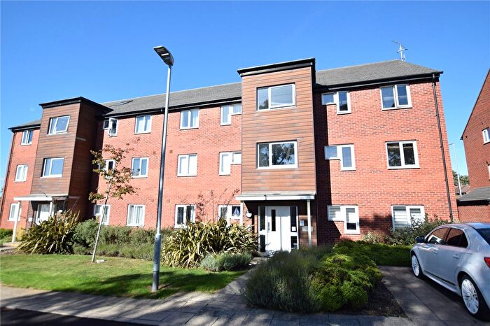 2 Bedroom Flat For Sale In Pearsons Way, Seacroft, Leeds, West Yorkshire, LS14