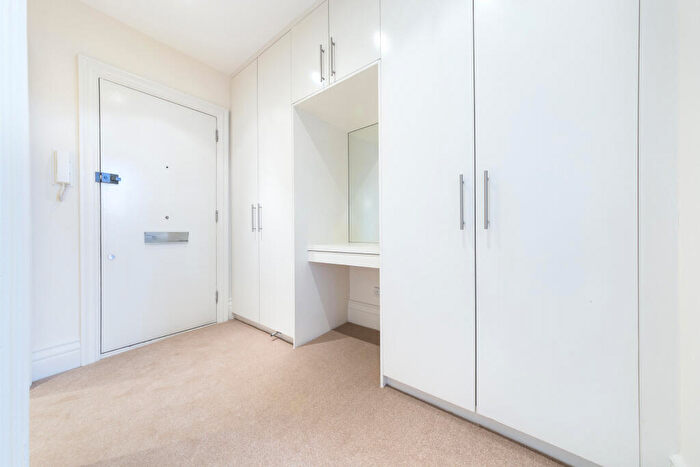 2 Bedroom Apartment To Rent In Shoot Up Hill, London, NW2