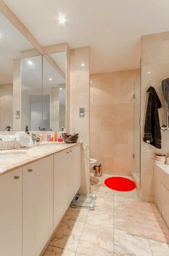 2 Bedroom Flat For Sale In Eaton House, Westferry Circus, Canary Wharf, London, E14