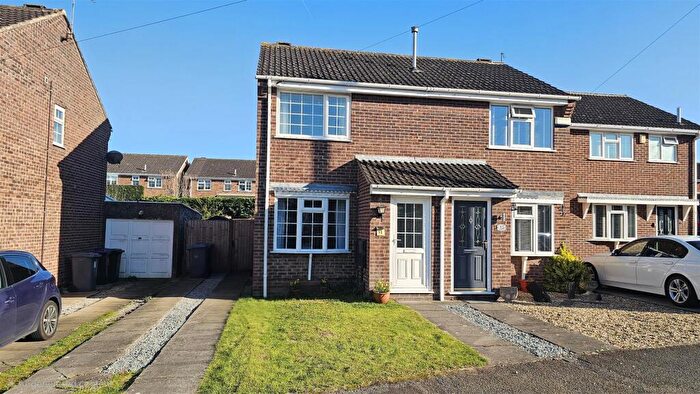 2 Bedroom Semi Detached House For Sale In Milburn Grove, Bingham, NG13
