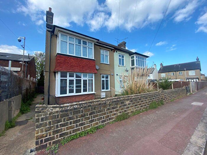 2 Bedroom Flat To Rent In Vale Avenue - Southend : Online Enquiries Only, SS2