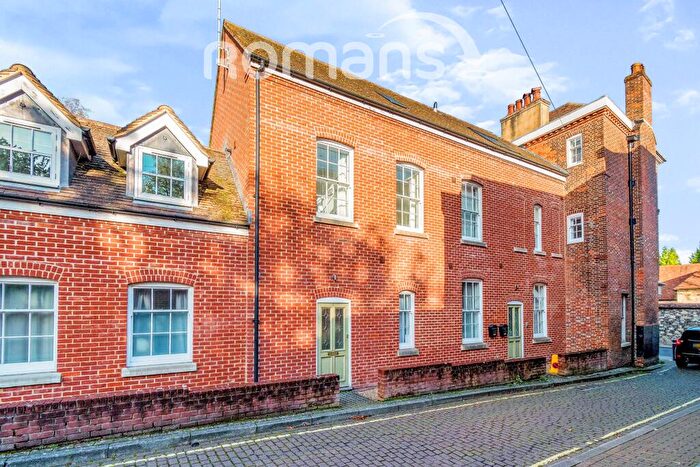 2 Bedroom Flat To Rent In Prince Of Wales House, Hyde Close, Winchester, SO23