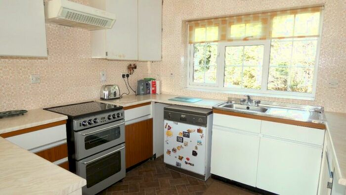 4 Bedroom Detached House For Sale In New Crescent, Leeds, West Yorkshire, LS18