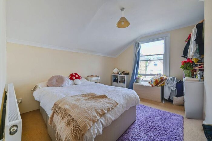 3 Bedroom Flat To Rent In Courcy Road, Turnpike Lane, London, N8