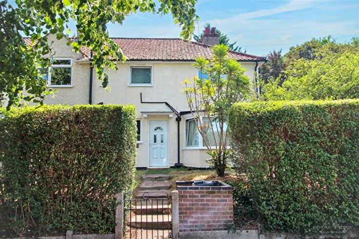 3 Bedroom End Of Terrace House For Sale In Oxford Road, Tilehurst, Reading, RG30