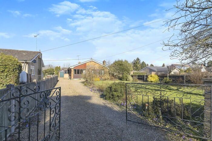 3 Bedroom Detached Bungalow For Sale In Norwich Road, Lenwade, Norwich, NR9