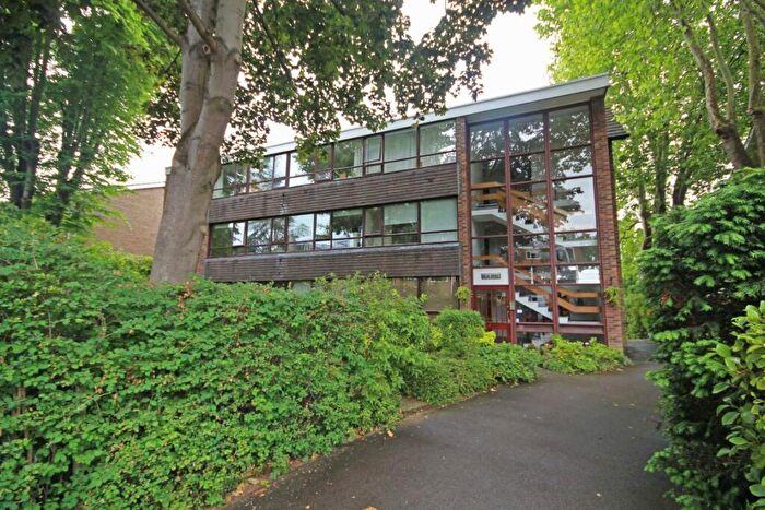 2 Bedroom Flat To Rent In Lovelace Road, Surbiton, KT6