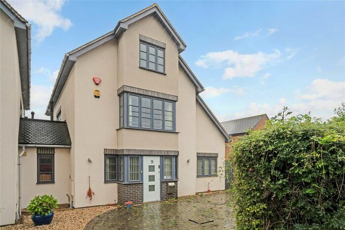 4 Bedroom Semi-Detached House To Rent In Yarnton Road, Kidlington, Oxfordshire, OX5