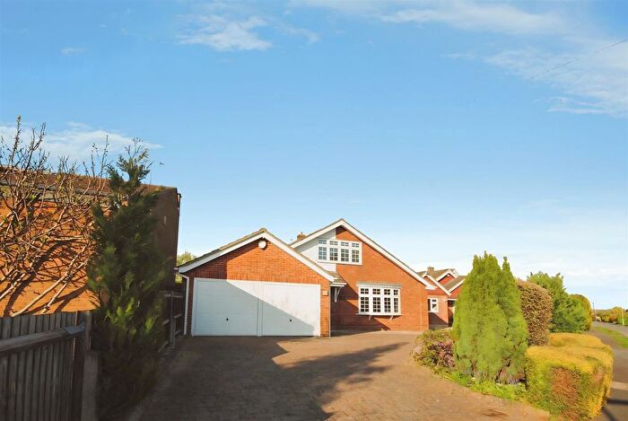 4 Bedroom Detached Bungalow To Rent In Mayflower Road, Park Street, St. Albans, AL2