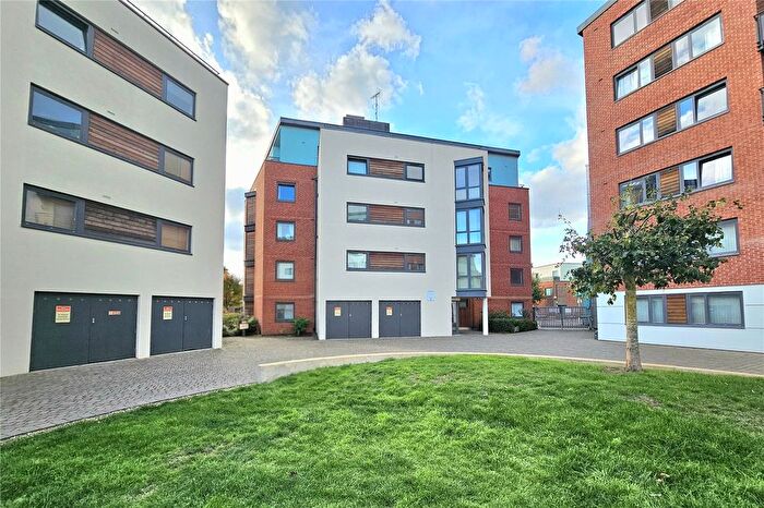 2 Bedroom Flat For Sale In Southwell Park Road, Camberley, Surrey, GU15