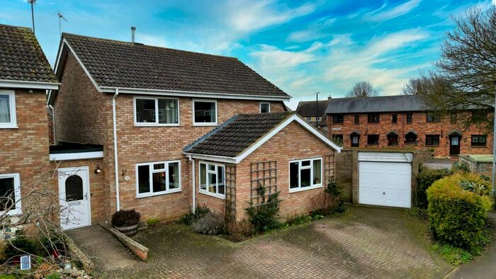 5 Bedroom Link Detached House To Rent In Western Drive, Hanslope, MK19