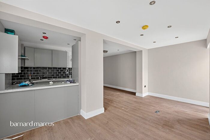 2 Bedroom Flat For Sale In Northborough Road, London, SW16