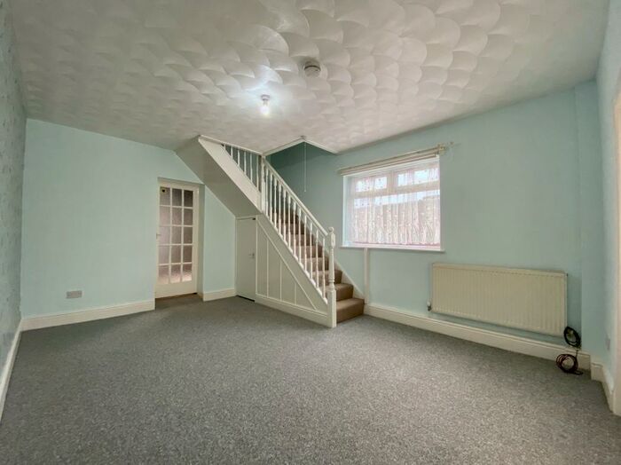 2 Bedroom Ground Flat To Rent In Cemetery Road, Southport, Merseyside., PR8