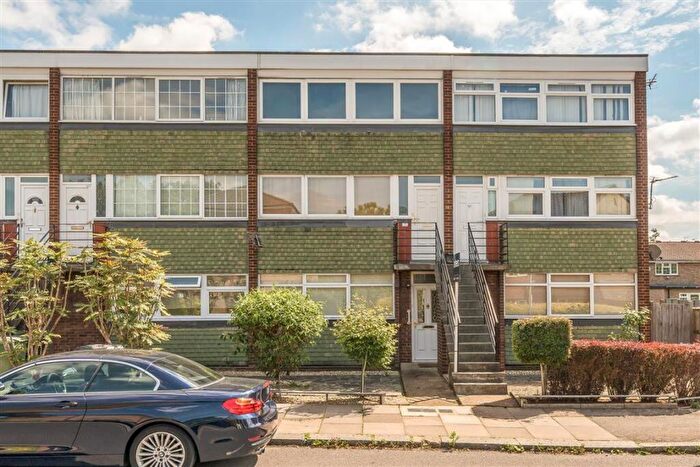 2 Bedroom Maisonette For Sale In Stainton Road, Catford, SE6