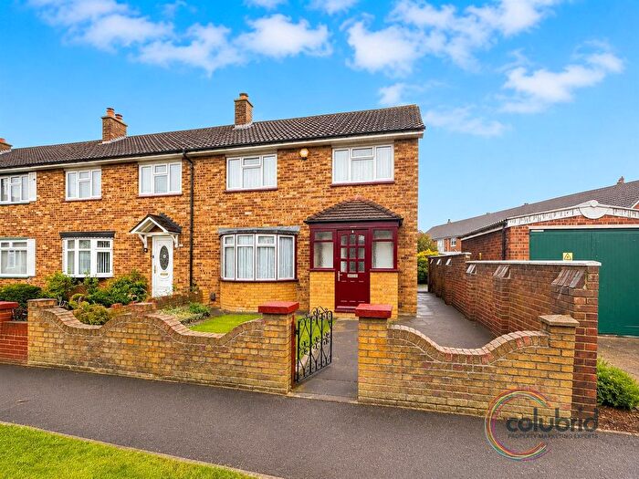 3 Bedroom End Of Terrace House For Sale In Rykhill, Chadwell St. Mary, RM16