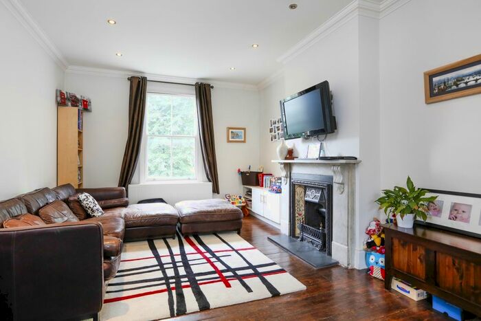 2 Bedroom Flat To Rent In Werter Road, London, SW15