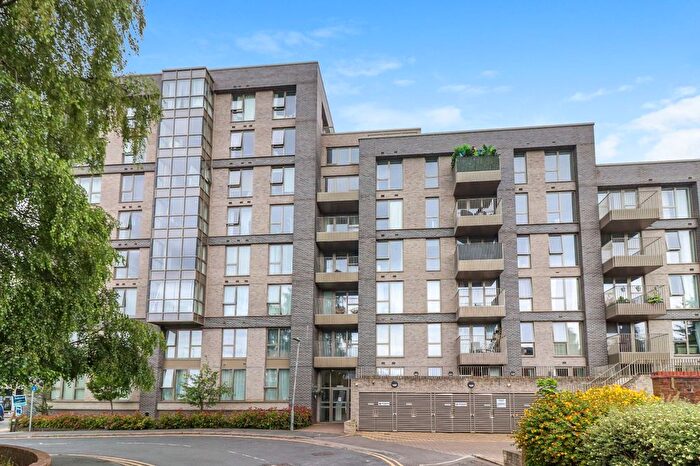 3 Bedroom Flat For Sale In West Street, Watford, WD17