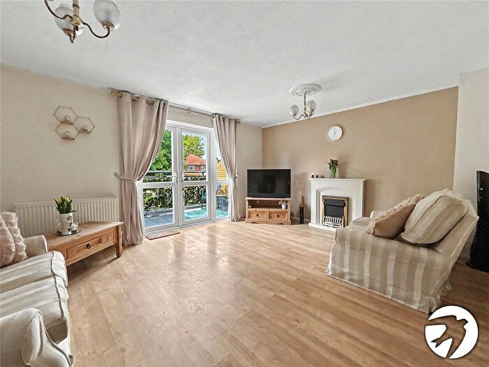 3 Bedroom Maisonette For Sale In Mallard Walk, Sidcup, Kent, DA14