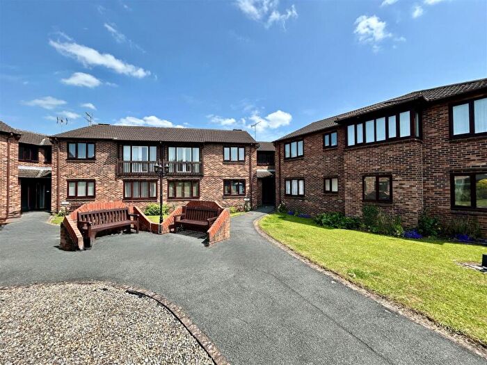 1 Bedroom Retirement Property For Sale In Woodlands Court, Kippax, Leeds, LS25