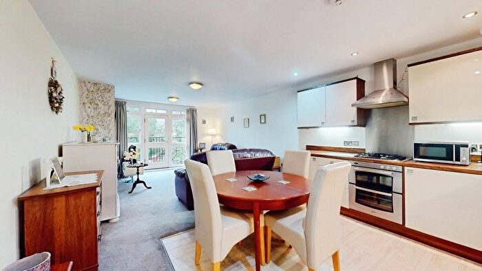 1 Bedroom Flat For Sale In The Lawn, Burley In Wharfedale, LS29