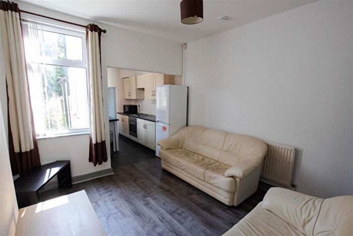 2 Bedroom House To Rent In Lottie Road, Birmingham, West Midlands, B29