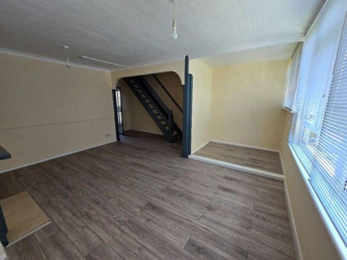 3 Bedroom Flat To Rent In Manchester Road, London, E14
