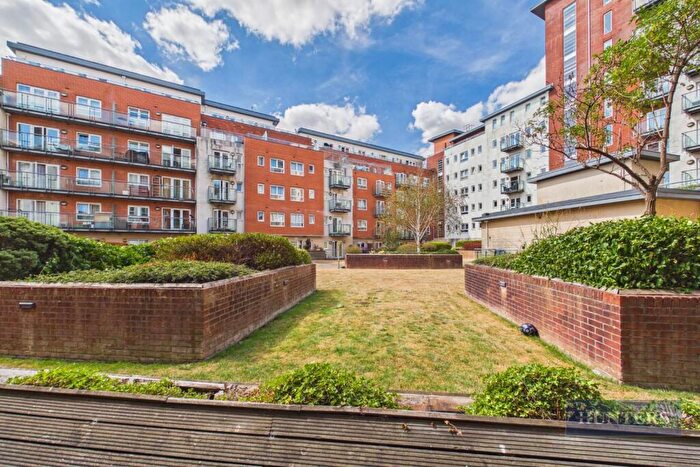 2 Bedroom Flat To Rent In Orchard Place, Southampton, SO14