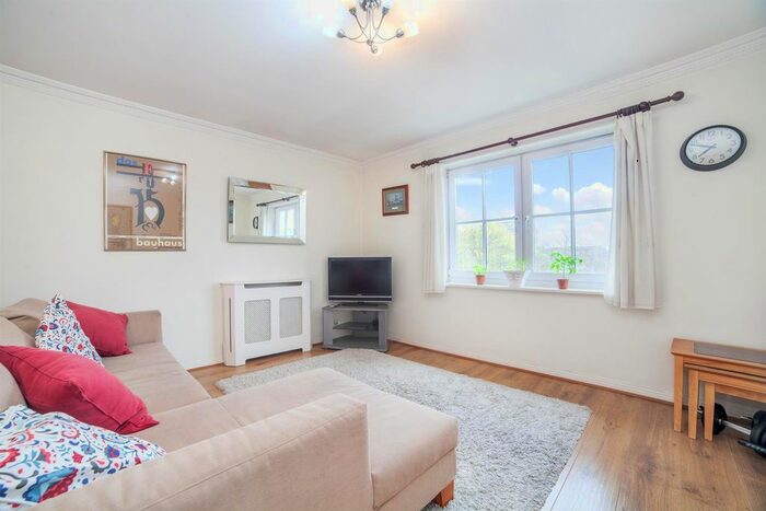 2 Bedroom Flat To Rent In Bedser Close, London, SE11