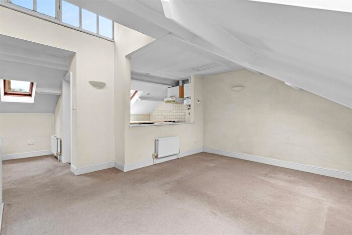 2 Bedroom Flat To Rent In Temple Street, Aylesbury, HP20