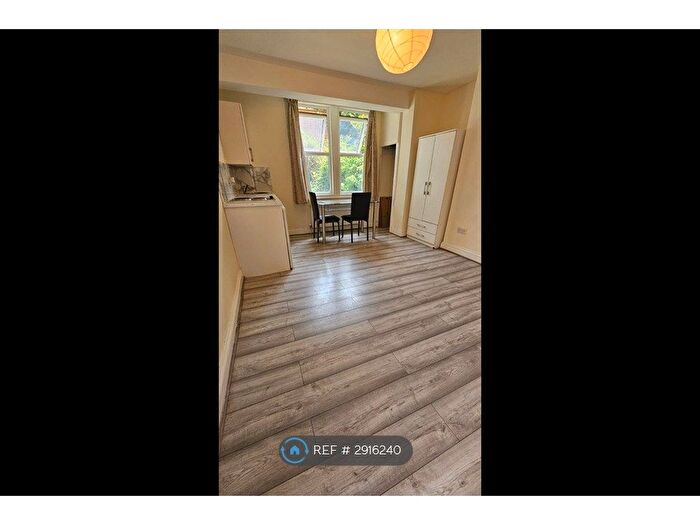 Studio To Rent In Blakemore Road, London, SW16