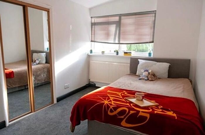 3 Bedroom Flat To Rent In Hazel Close, London, NW9