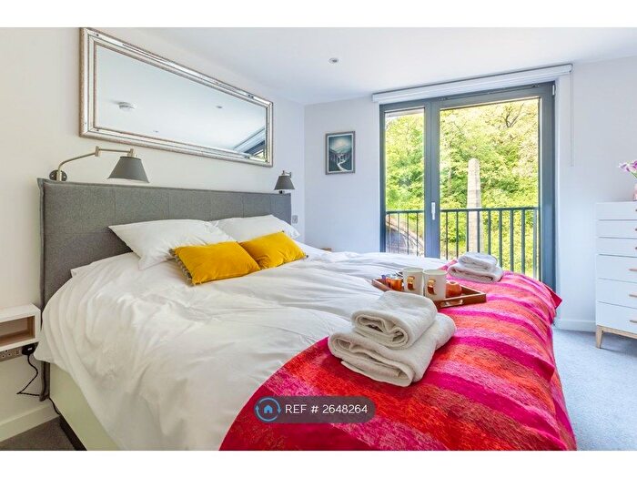 1 Bedroom Flat To Rent In King's Stables Road, Edinburgh, EH1