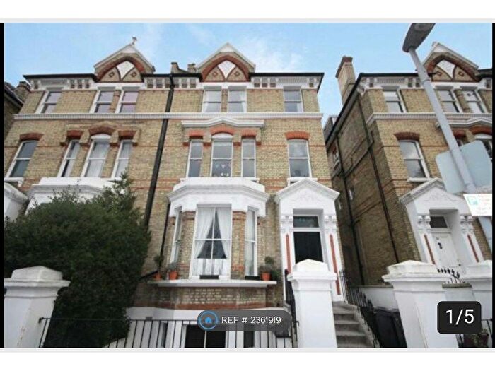 Studio To Rent In St. Andrews Square, Surbiton, KT6