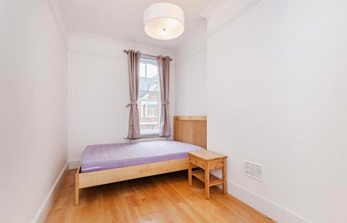 2 Bedroom Apartment To Rent In Grove End Road, St Johns Wood, London, NW8