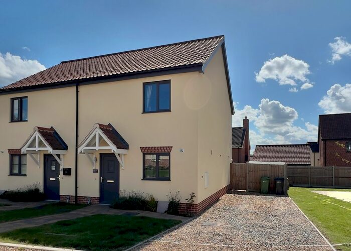 2 Bedroom Semi-Detached House For Sale In St. Johns Way, Hoveton, Norwich, NR12