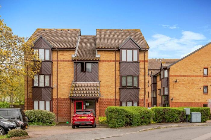 Studio To Rent In Parr Close, Edmonton, London, N9