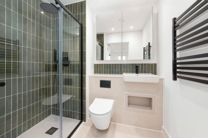 3 Bedroom Flat To Rent In Trinity Park, Woolwich, SE18