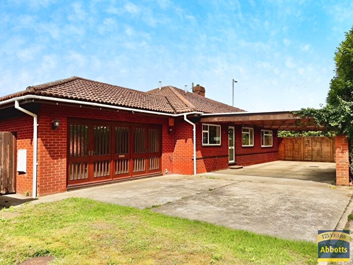 3 Bedroom Bungalow To Rent In York Close, Bury St. Edmunds, IP28