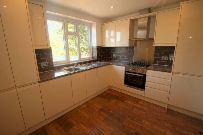 2 Bedroom Flat To Rent In Addiscombe Road, Croydon, CR0