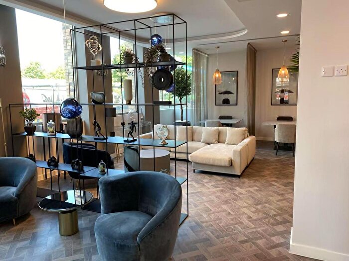 2 Bedroom Flat To Rent In Burlington Square, Manchester, M15