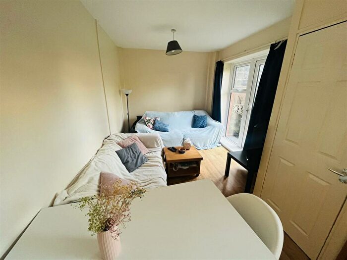 4 Bedroom Semi-Detached House To Rent In B, Brockworth Crescent, PC02