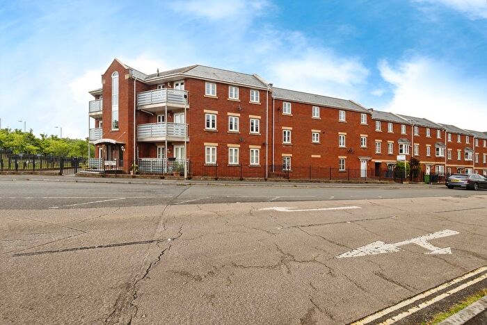 2 Bedroom Flat For Sale In Heraldry Way, Exeter, Devon, EX2